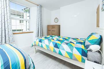 Such a friendly and inviting room.