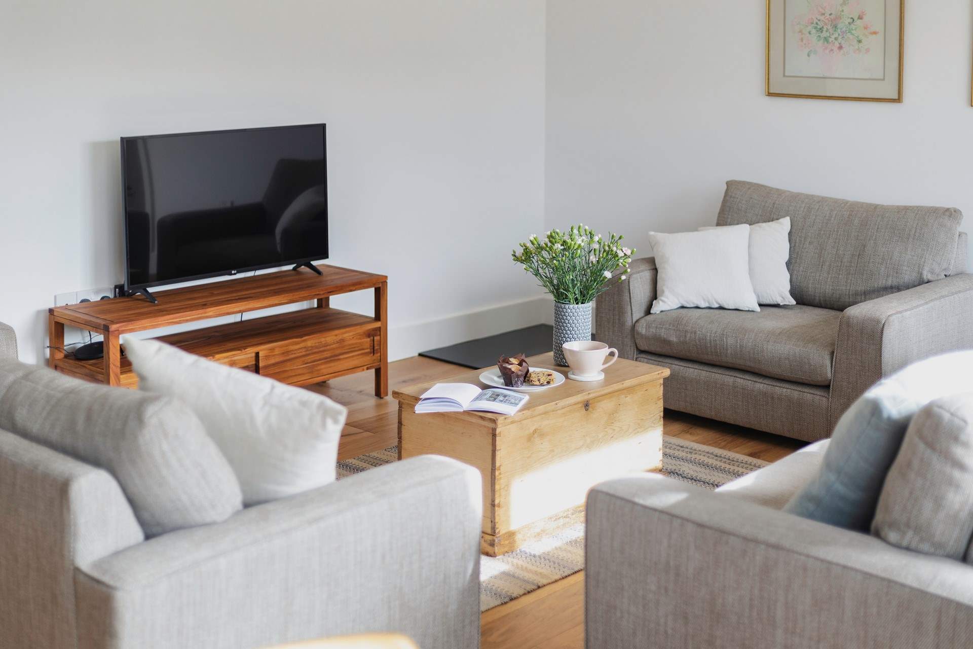 Relax in the cosy sitting area.