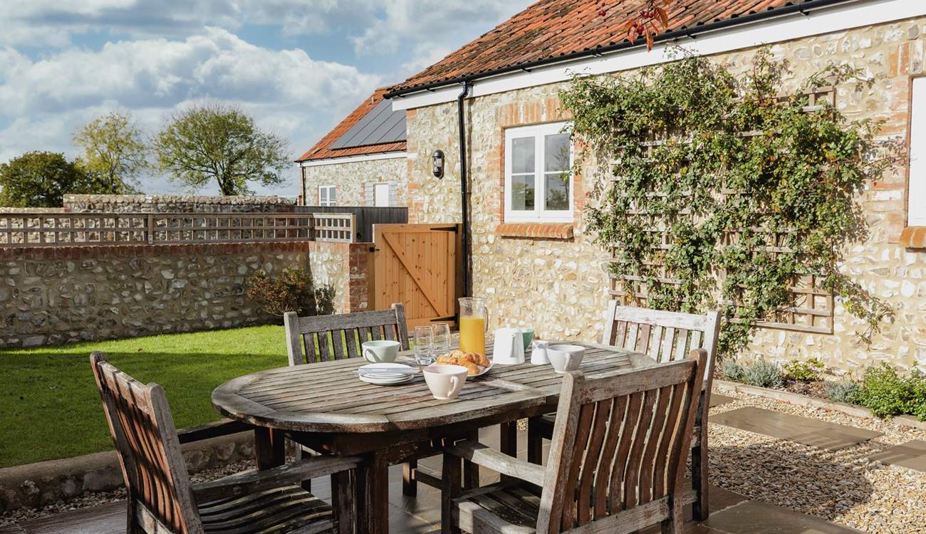 Enjoying breakfast in the sun!