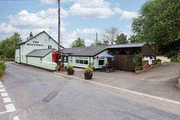 The Holywell Inn which is owned by the owners of Holywell House is just next door - perfect!