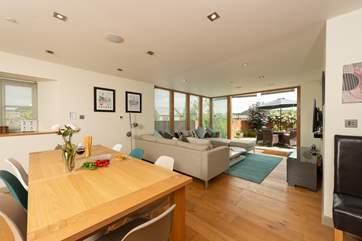 The open plan design is just perfect for socialising in together.