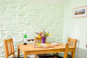 Gather those you love most around the table, open a bottle of something delicious and talk away the night. Bliss.