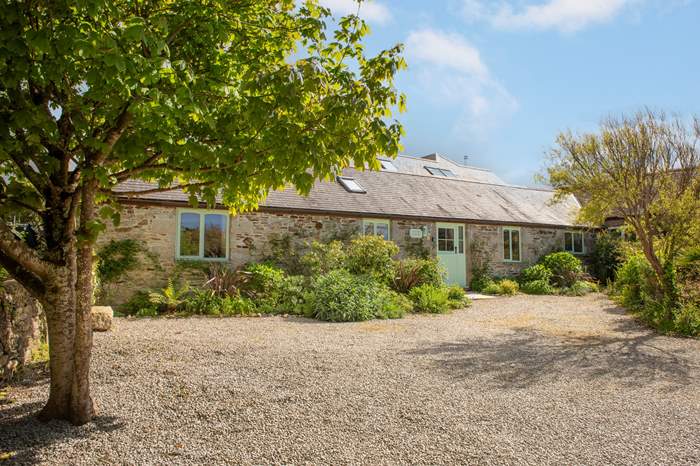 The Old Piggery is a 2 bedroom, dog friendly cottage near the beach near St Agnes.