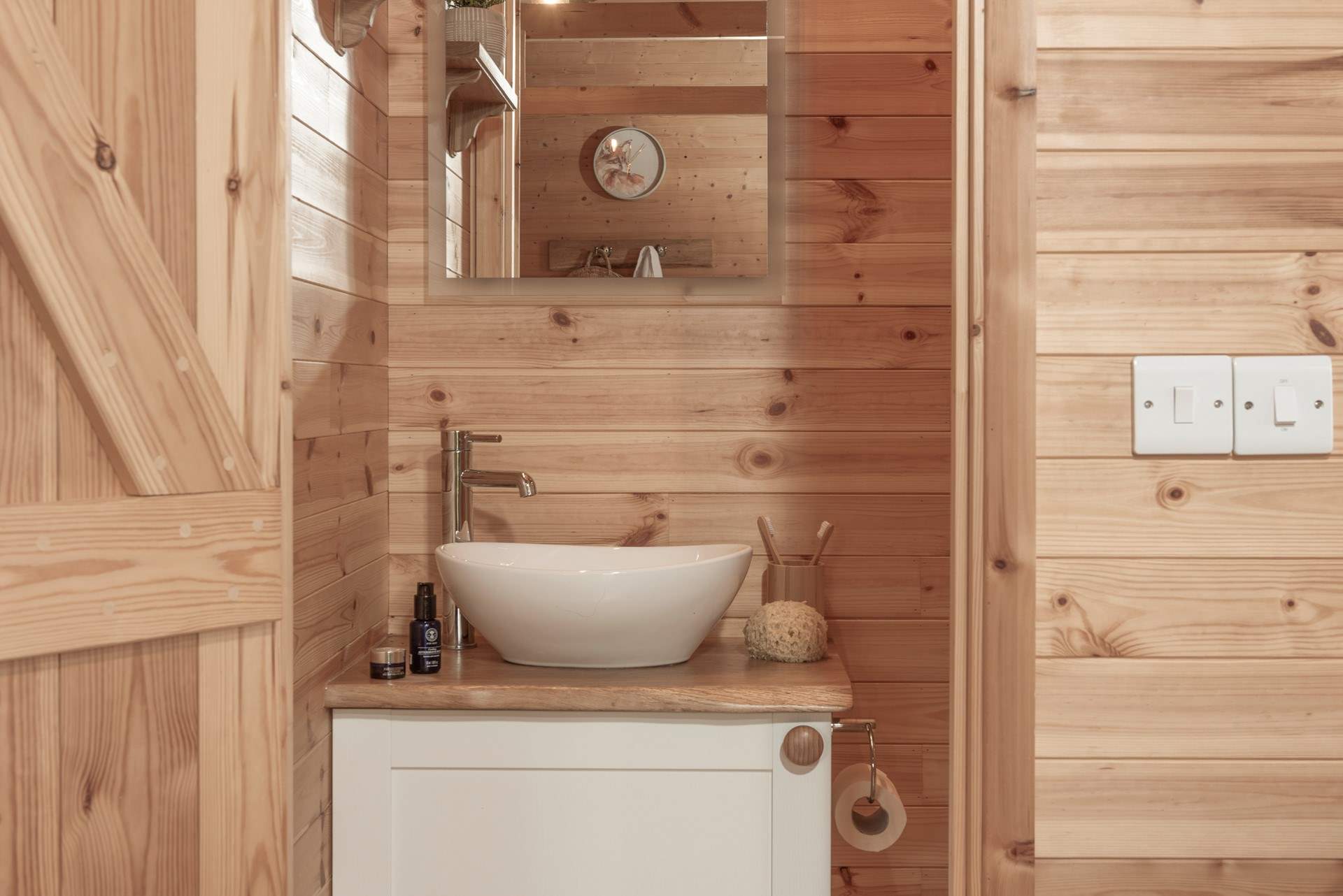 The cute en-suite shower room.