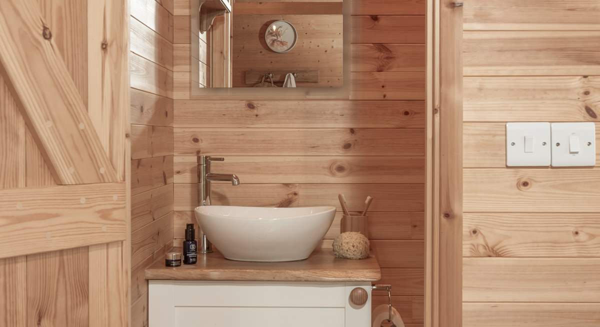 The cute en-suite shower room.