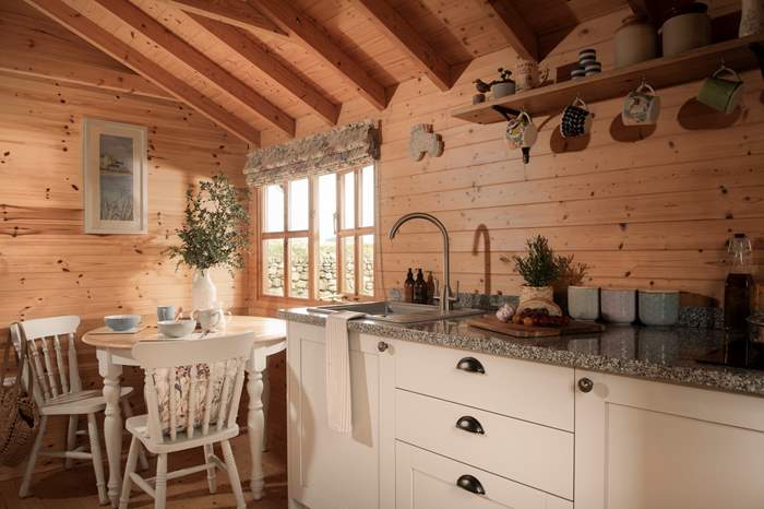 Little Jenny Wren is a Dog friendly cabin near Helford, West Cornwall.