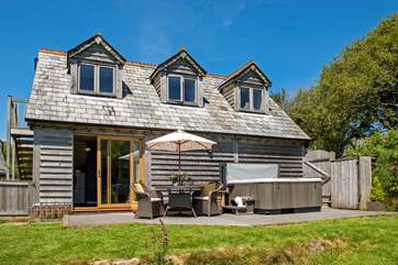 For such a sweet little cottage it offers a lot.