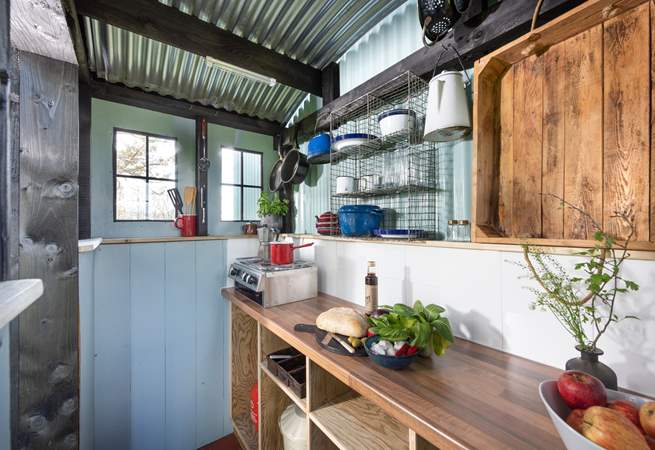 The double ring gas hob and grill are perfect for making quick and easy dinners. 