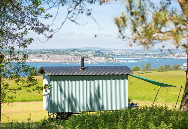 Welcome to Lynher Hut, the dreamiest little hut nestled within Mount Edgcumbe Country Park. 