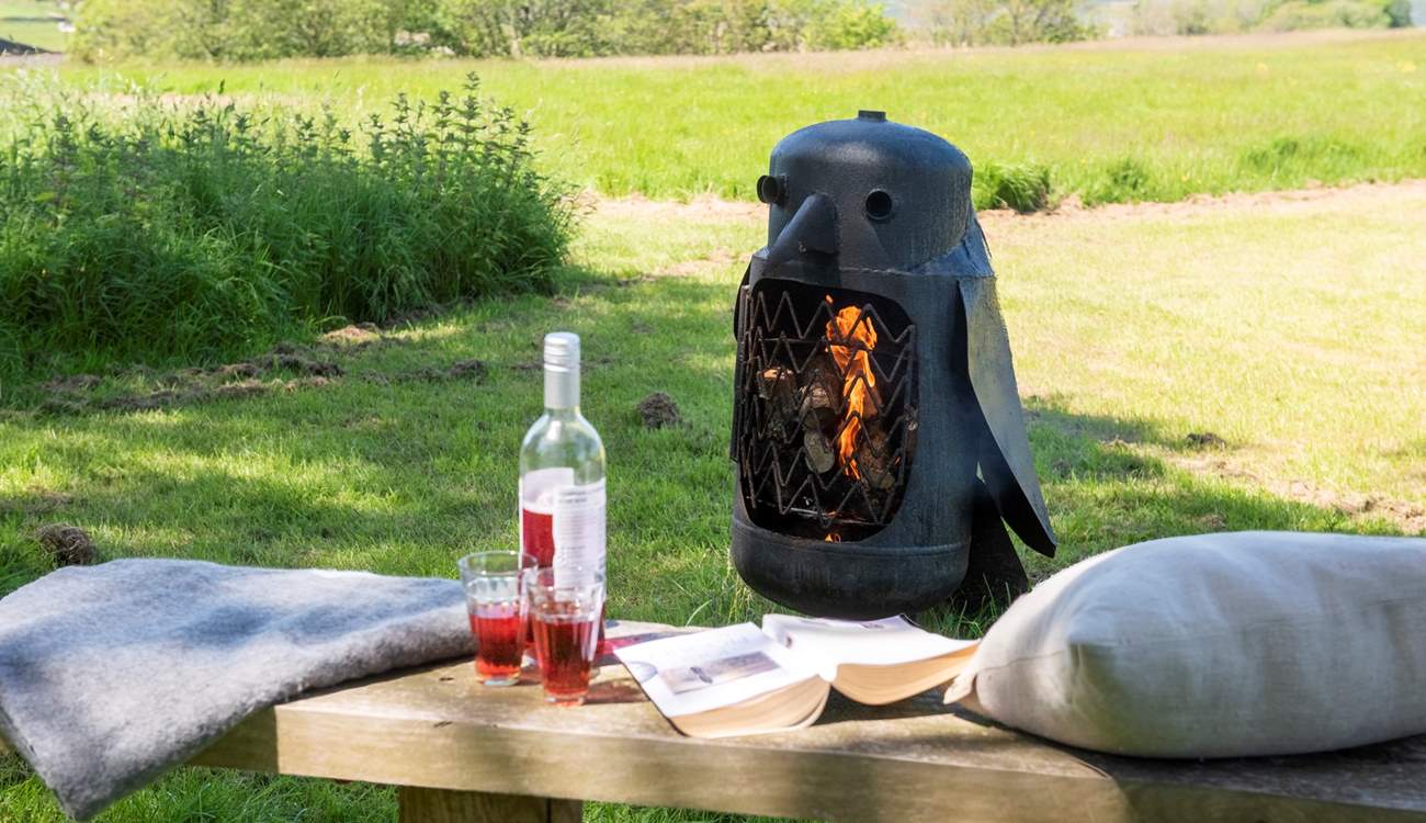 As the sun sets, light the unique fire-pit and enjoy a glass of your favourite. 