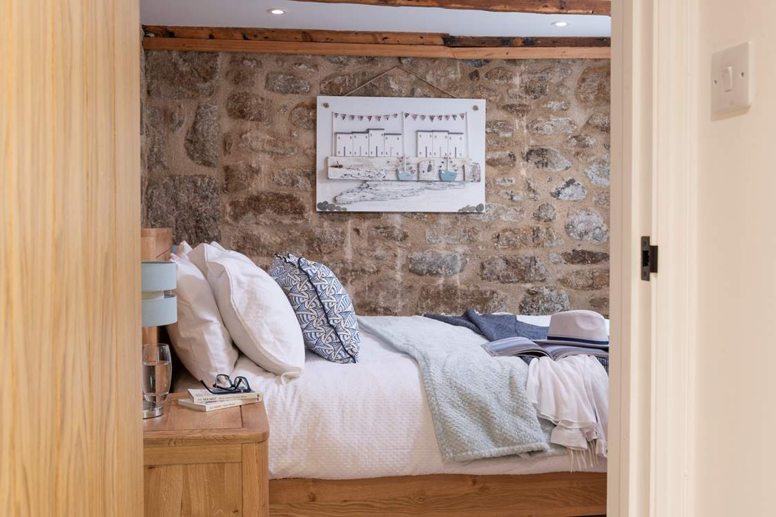 What a pretty bedroom.