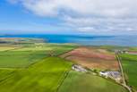 Endless sea and rolling meadows. Idyllic setting for the perfect break.
