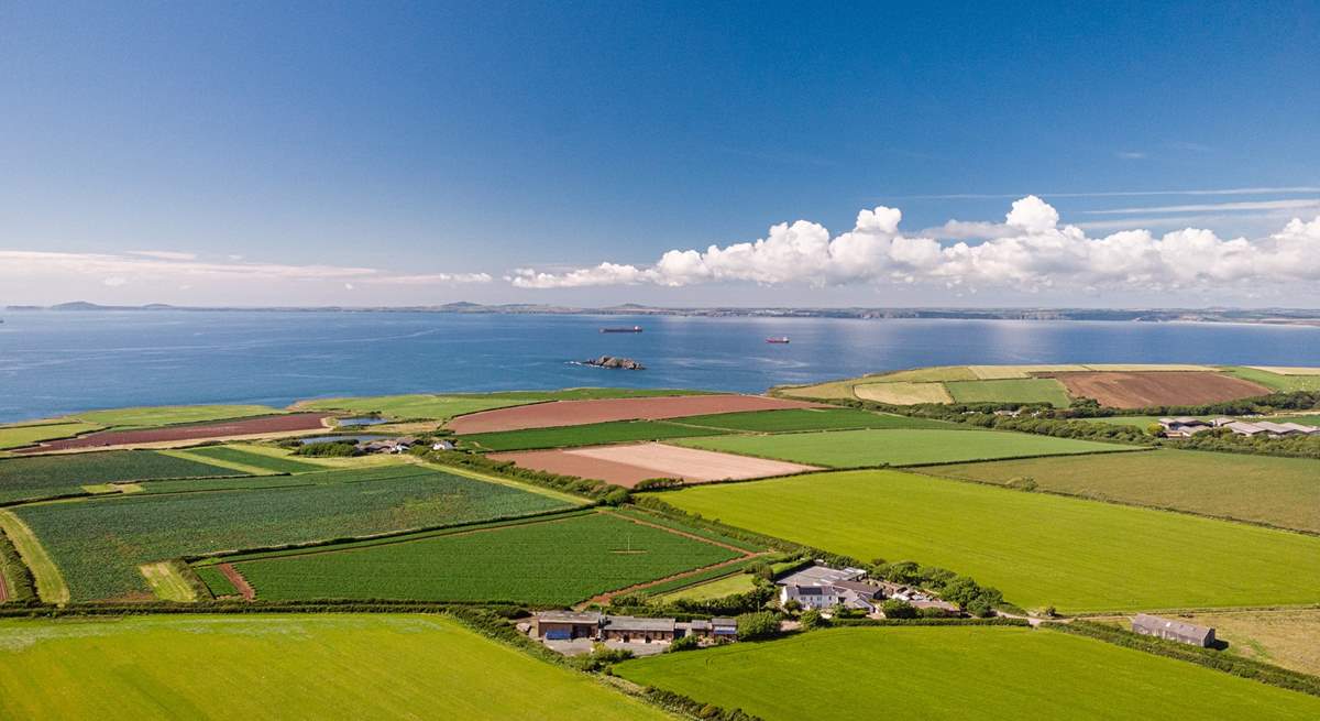 Idyllic retreat just a walk away from the spectacular Pembrokeshire Coastal Path, the magical Mill Haven and enchanting St. Brides Beach. 