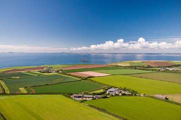 Idyllic retreat nestled near spectacular Pembrokeshire beaches and the Coastal Path.