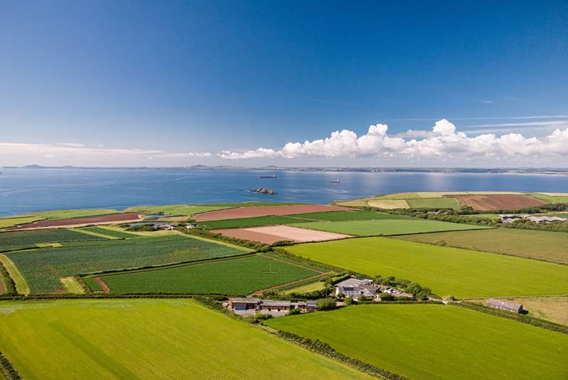 Idyllic retreat nestled near spectacular Pembrokeshire beaches and the Coastal Path.