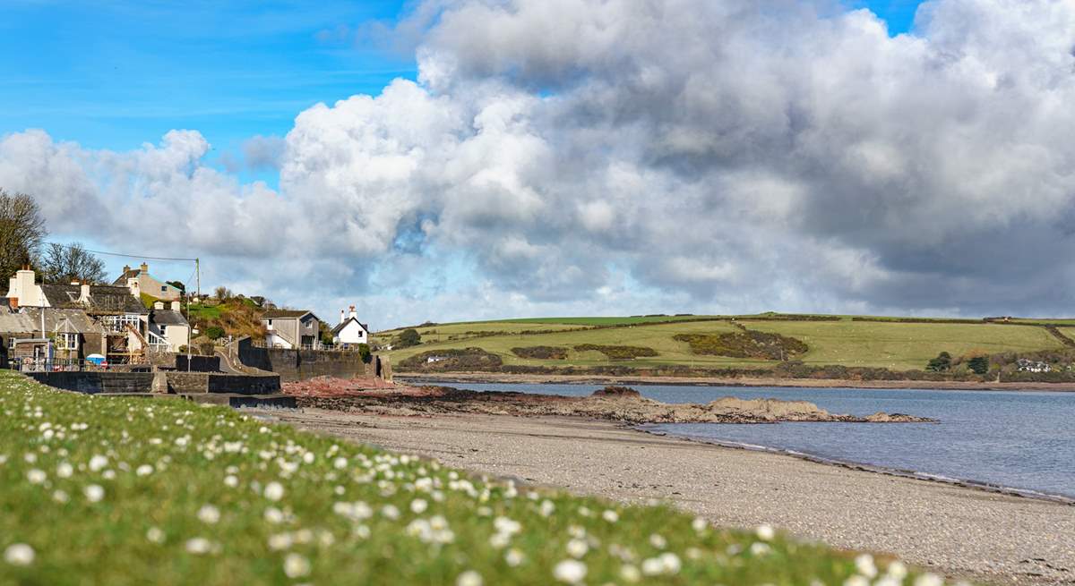 The sheltered beach at Dale is less than a five minute drive away. Perfect for water sports enthusiasts and for crabbing off the pontoon after a delicious breakfast at The Boatyard Cafe. 