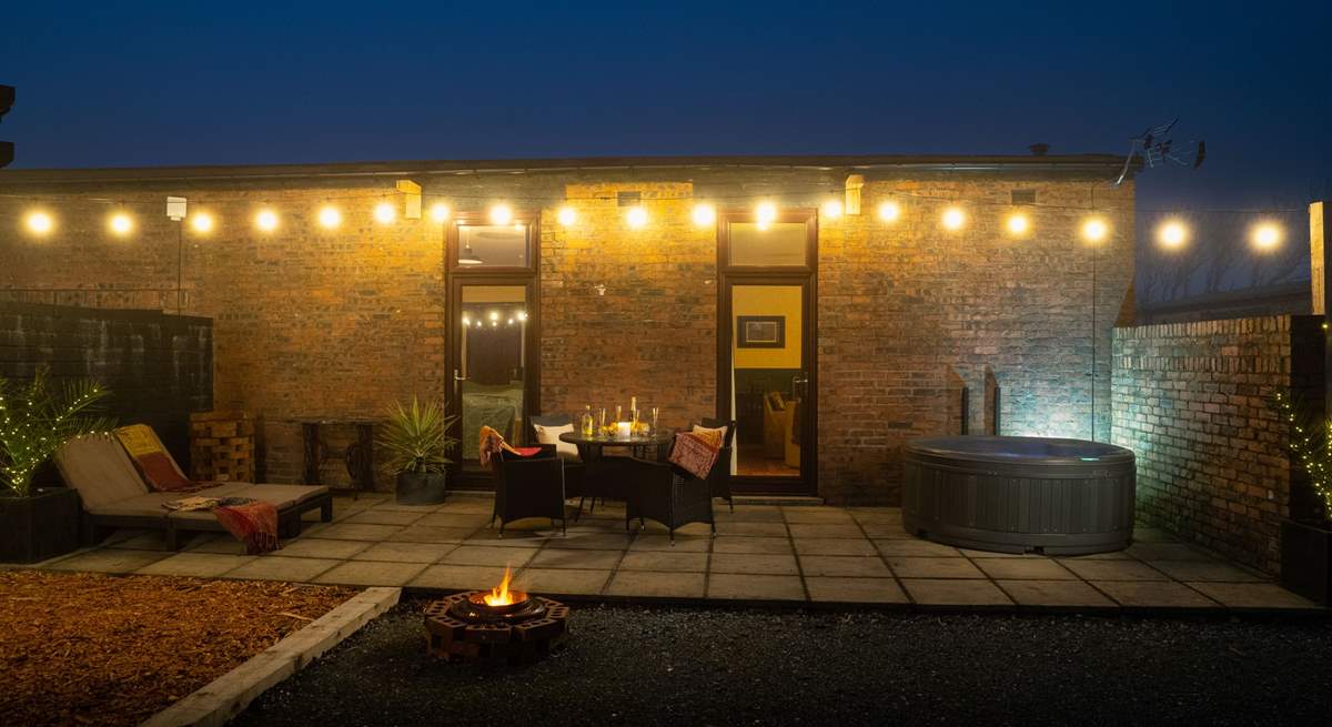 Spend the evening under Pembrokeshire's celebrated starry skies. Make wonderful memories in Officers' Quarters. 