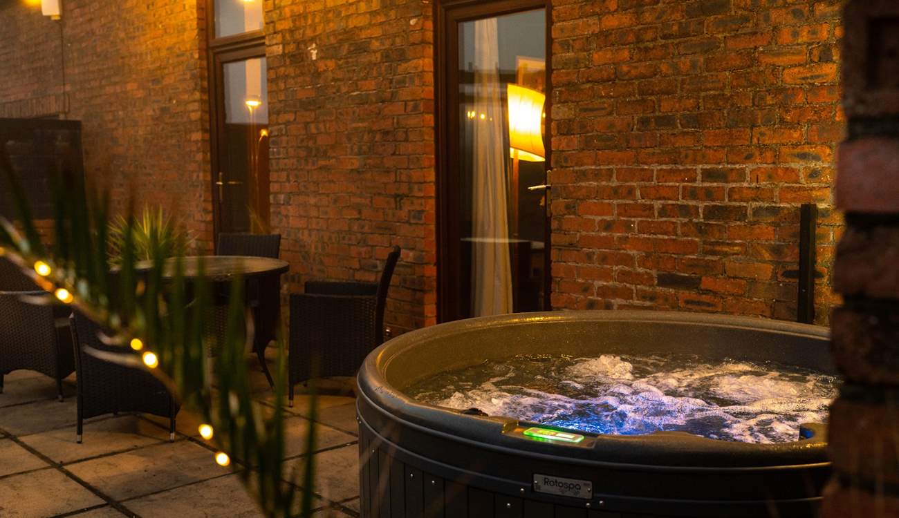 Dreamy days and starry nights in the luscious hot tub. 