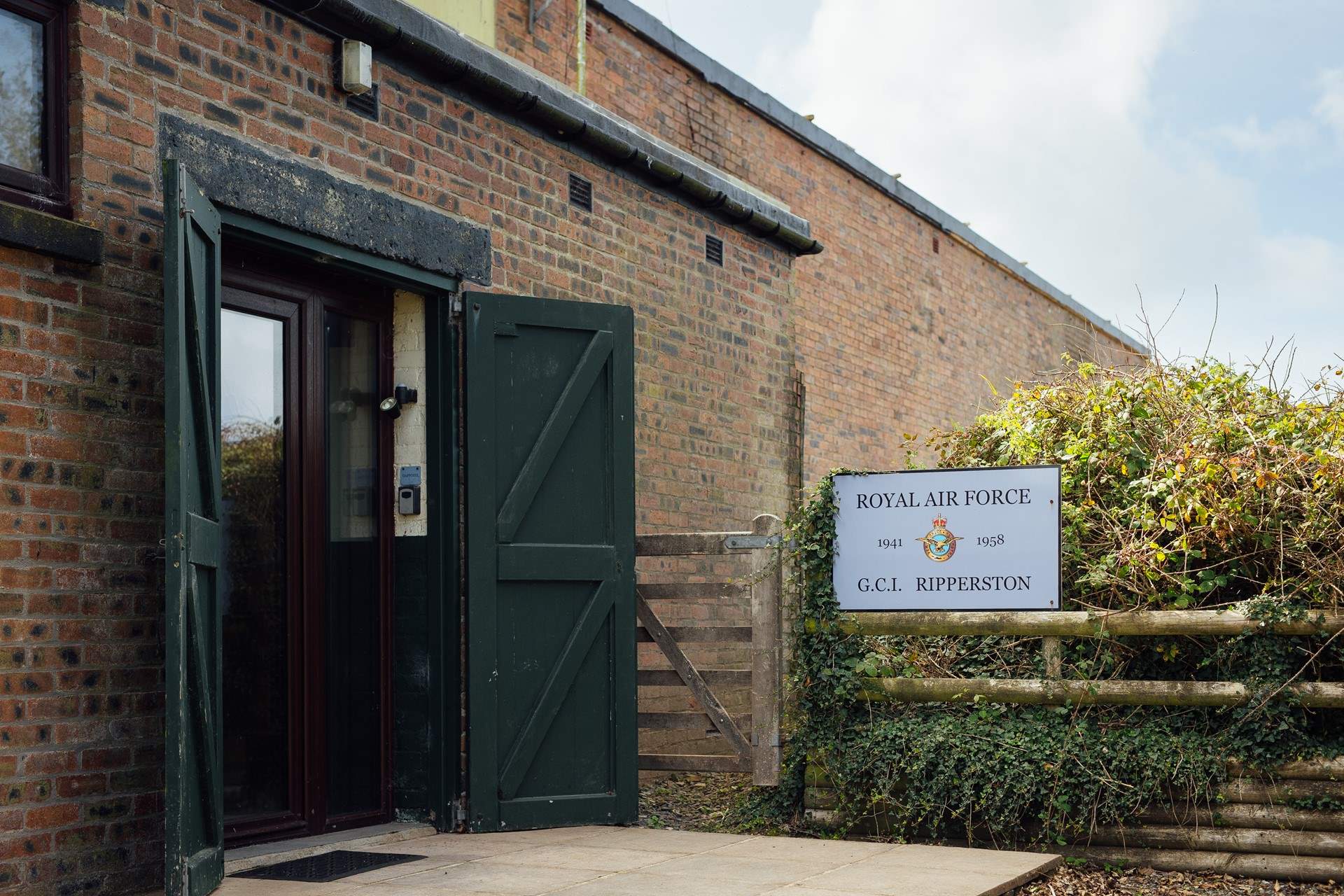 Fancy somewhere a little different to stay, in the heart of Pembrokeshire? This is the perfect hideaway for you.