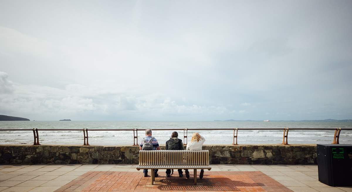 Enjoy fish and chips and ice-creams, taking in the sea air and far reaching views on the sea front in Broad Haven. The perfect spot for magnificent sunsets. 