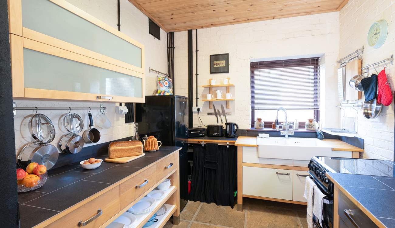 A well-equipped kitchen for some tasty holiday cooking.