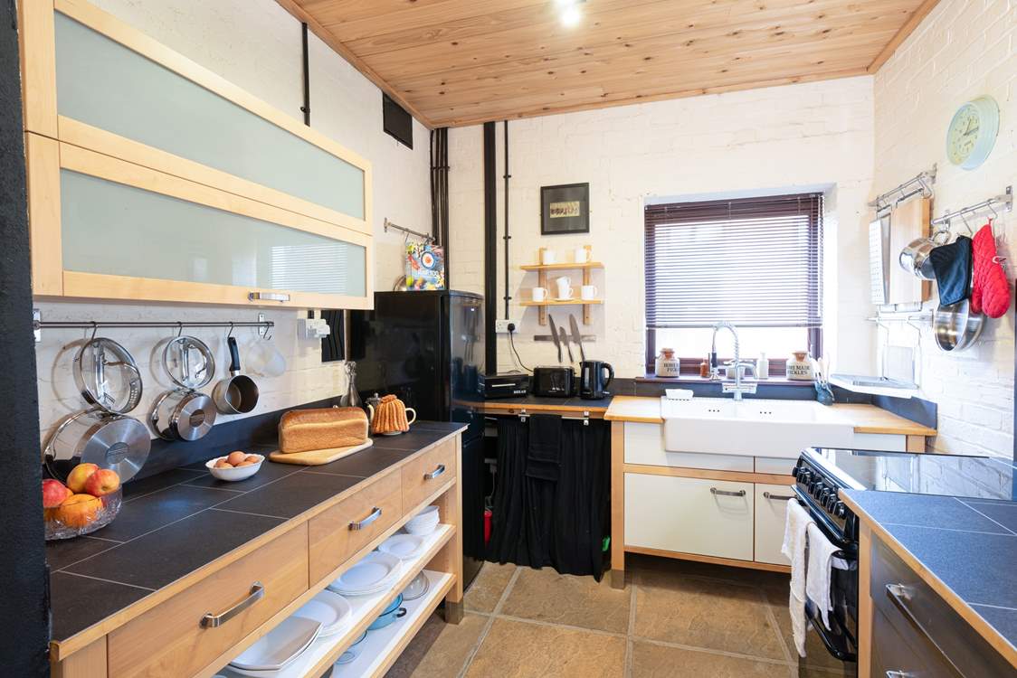 A well-equipped kitchen for some tasty holiday cooking.