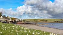 Ten minutes away is the pretty seaside village of Dale, a paradise for watersport lovers and walkers. Enjoy breakfast at The Boatyard or dine in the Griffin Inn or Yacht Club Brasserie. 
