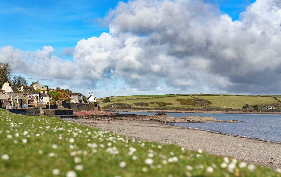 Ten minutes away is the pretty seaside village of Dale, a paradise for watersport lovers and walkers. Enjoy breakfast at The Boatyard or dine in the Griffin Inn or Yacht Club Brasserie.