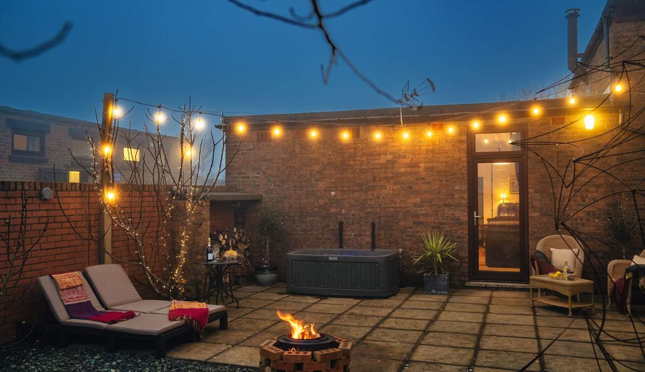 Cosy moments around the fire-pit.