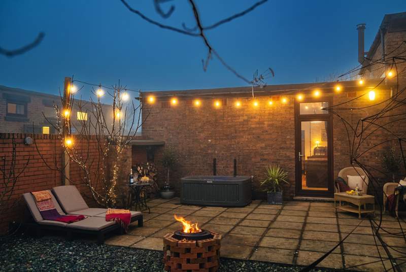 Cosy moments around the fire pit.