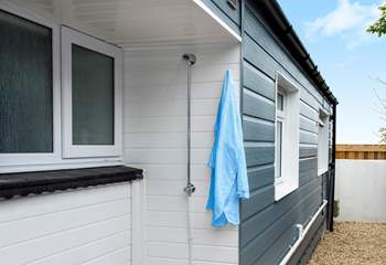 Bossiney Cabin even has an outdoor shower, [perfect for rinsing off after a day at the beach- there also secure storage for surfboards and bicycles