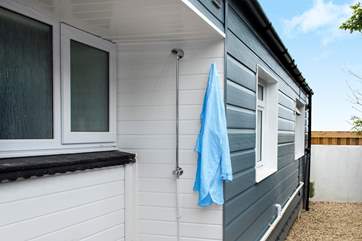 Bossiney Cabin even has an outdoor shower, [perfect for rinsing off after a day at the beach- there also secure storage for surfboards and bicycles