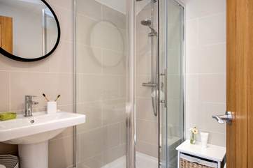 The en suite shower-room.