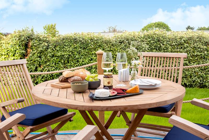 Enjoy holiday meals in the best of the Cornish sunshine.