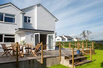 To the side of Blue Cottage is another area for dining.