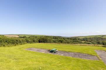 Wraparound countryside.