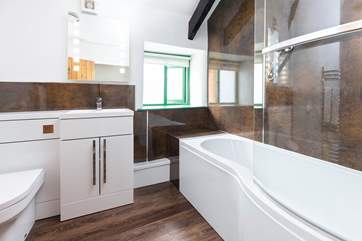 The lovely family bathroom for a long soak after a day out exploring.