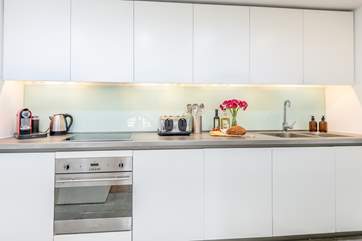 The modern kitchen is supplied with all you'll need for your stay in Plymouth.