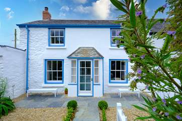 Pentillie is a beautiful, traditional stone-built Cornish cottage situated in the pretty village of Veryan Green.