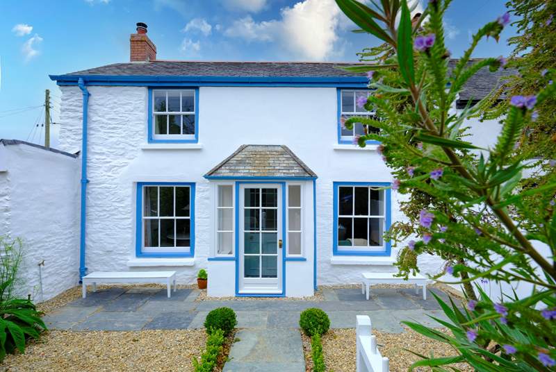 Pentillie is a beautiful, traditional stone-built Cornish cottage situated in the pretty village of Veryan Green.