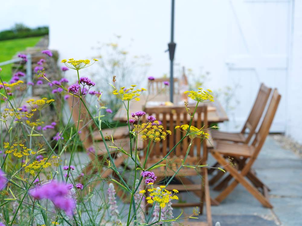 Al fresco dining is a must on your Cornish holiday.