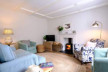 The pretty sitting-room invites you to relax, you are on holiday after all!