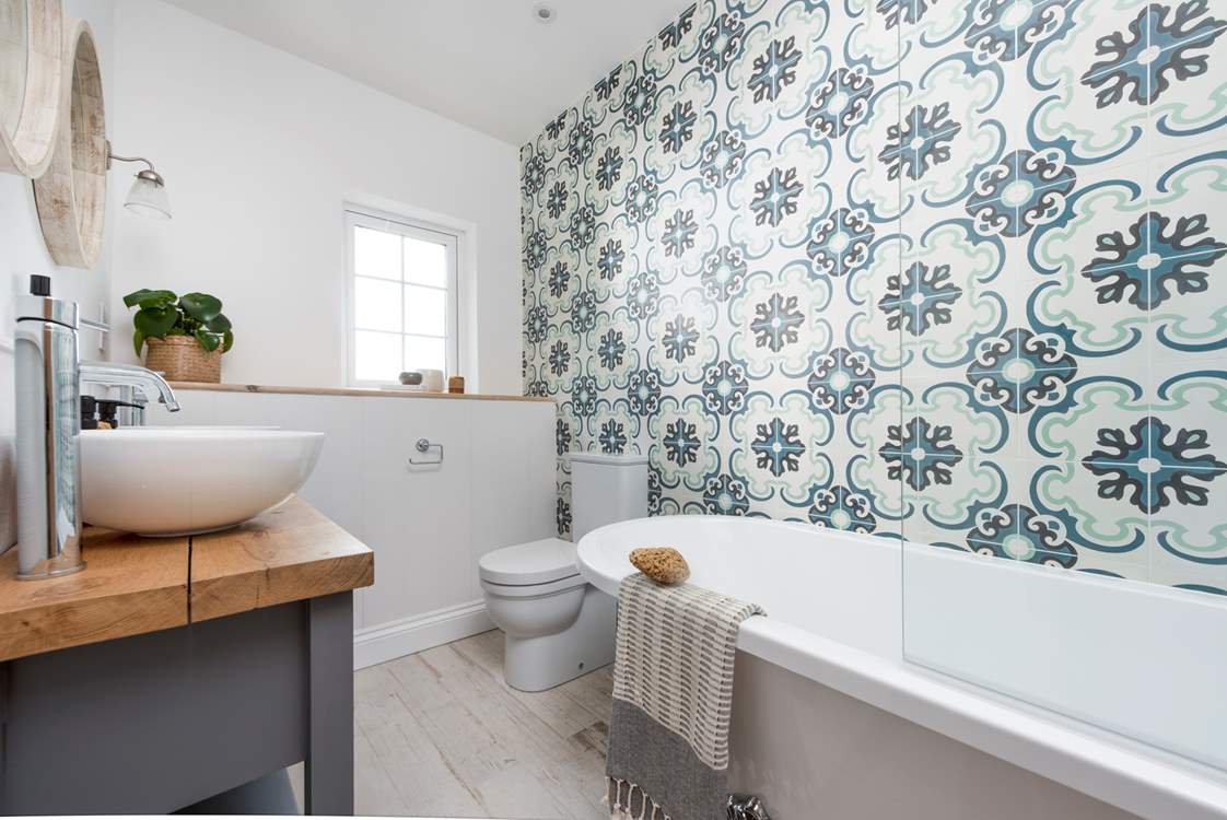 The en suite bathroom is stunning.