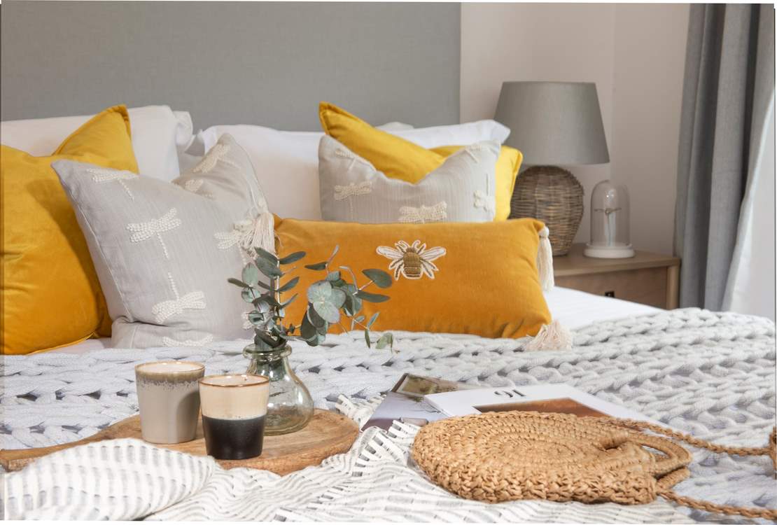 Lovely linens, gorgeous cushions and snug throws.