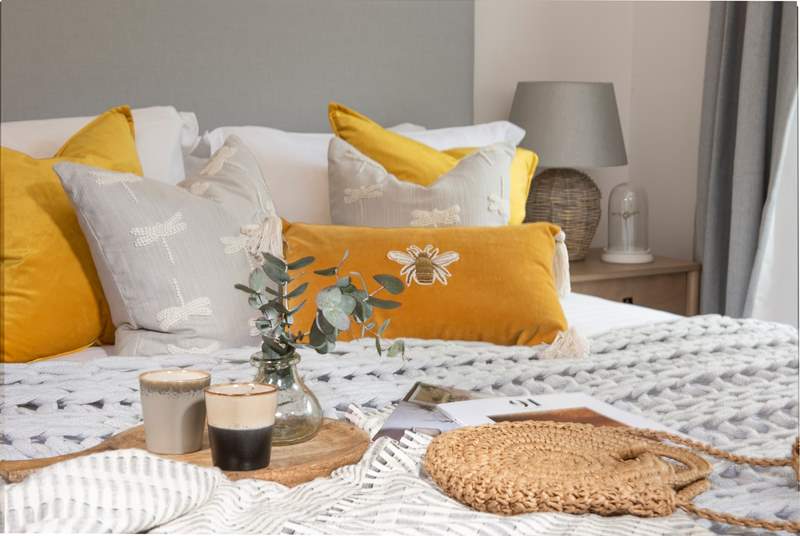 Lovely linens, gorgeous cushions and snug throws.