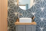 And not wanting to miss out, bedroom 5 also has an en suite shower-room.