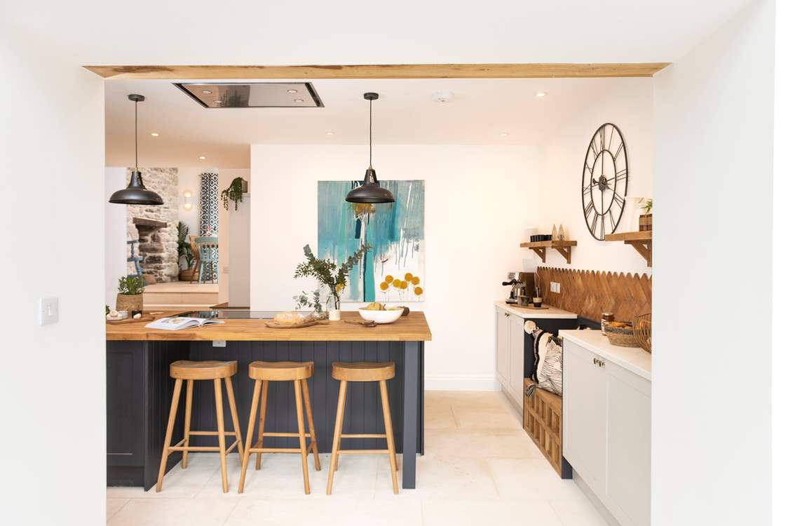 Pull up a pew at the kitchen island to grab a quick bite or perhaps to give the chef one or two tips!