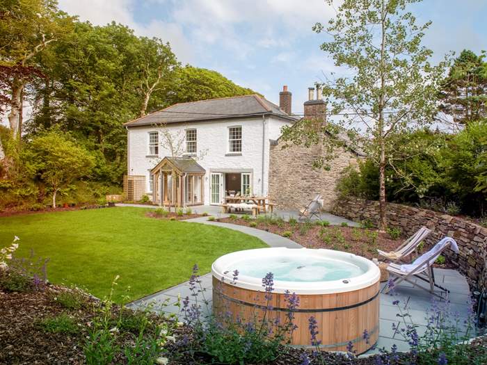 Moss Farmhouse, Sleeps 11 in Bodmin