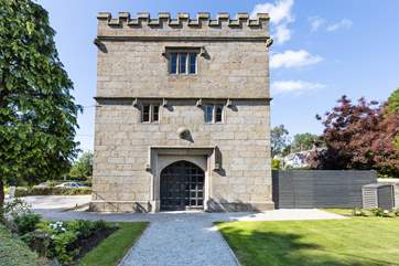 Welcome to beautiful Fitzford Gate House.