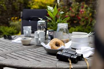 Al fresco dining is what holidays are all about.
